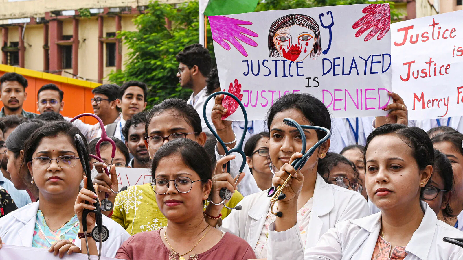 Kolkata’s Midnight Uproar: The Shocking Events and Protests Following the Doctor’s Murder