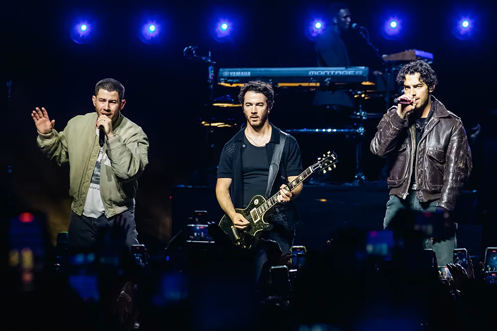 Nick Jonas Flees Stage After Laser Pointer Incident at Prague Concert