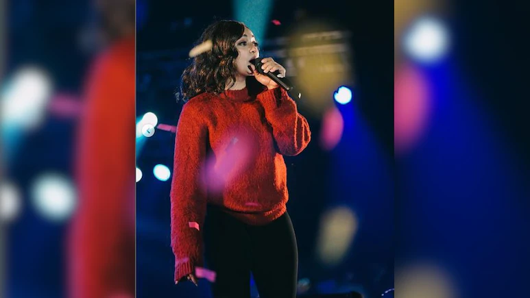 Singer Monali Thakur Walks Out Mid-Show: Slams Organizers for ‘Stealing Money’