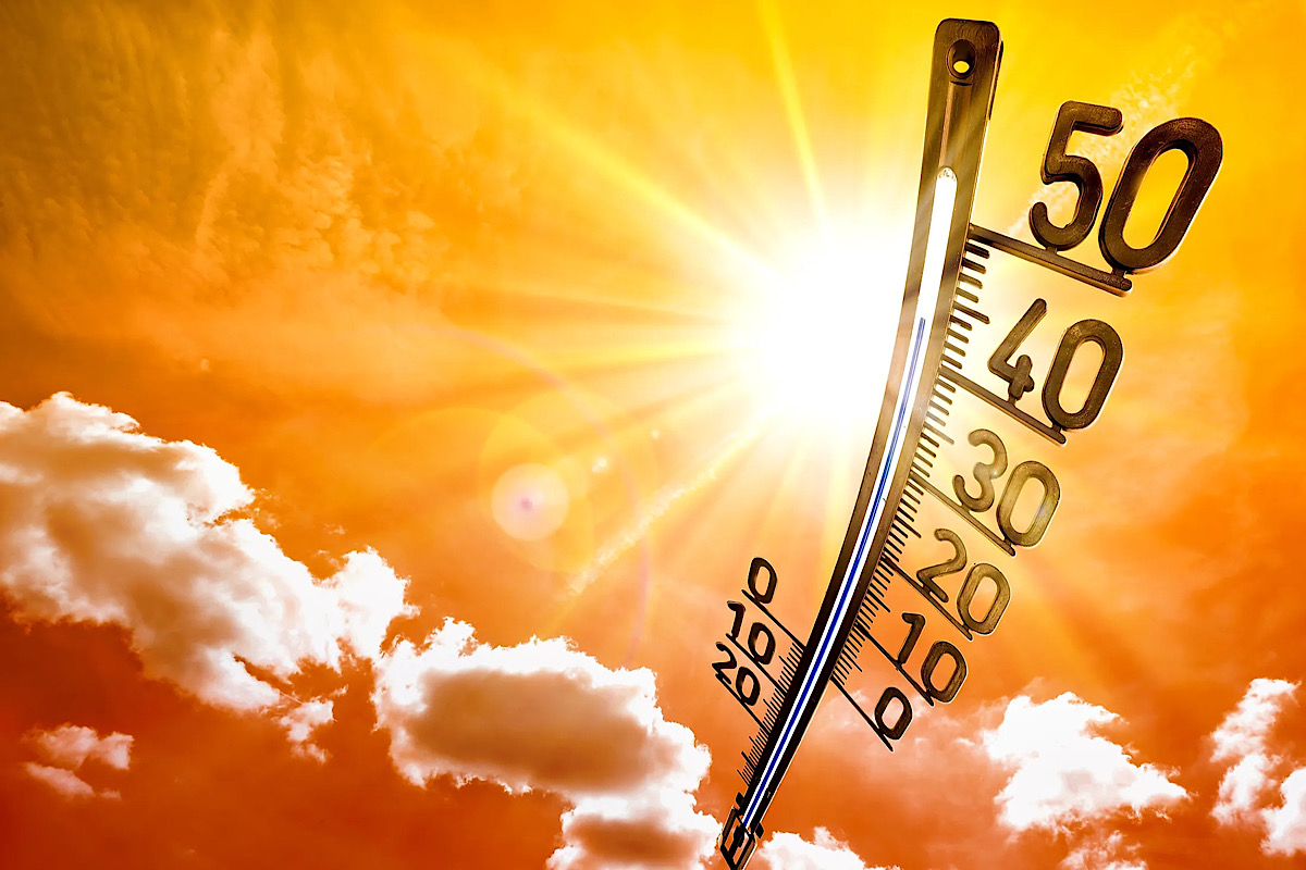 New Delhi Experiences Scorching Heat Wave